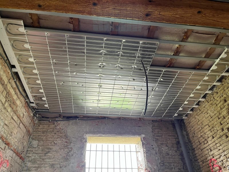 Installation d'une pompe a chaleur réversible Mitsubishi Electric Zubadan, basse température sur un plafond chauffant à Villefranche de Lauragais, proche Toulouse 