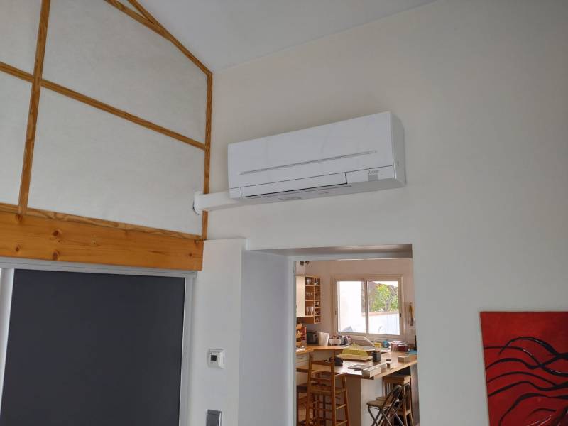 Installation d'une climatisation réversible Mitsubishi pour une maison à Toulouse