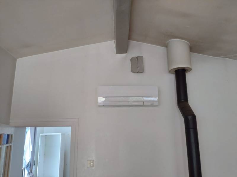 Installation d'une climatisation réversible Mitsubishi pour une maison à Toulouse