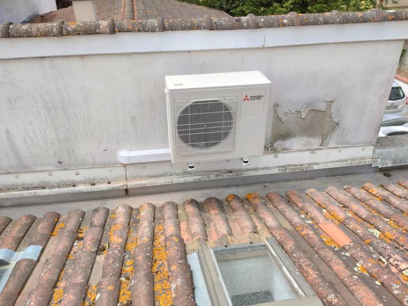 Installation d'une climatisation réversible Mitsubishi pour une maison à Toulouse