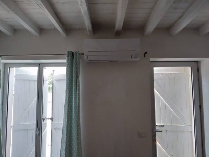 Installation d'une climatisation réversible Mitsubishi pour une maison à Toulouse