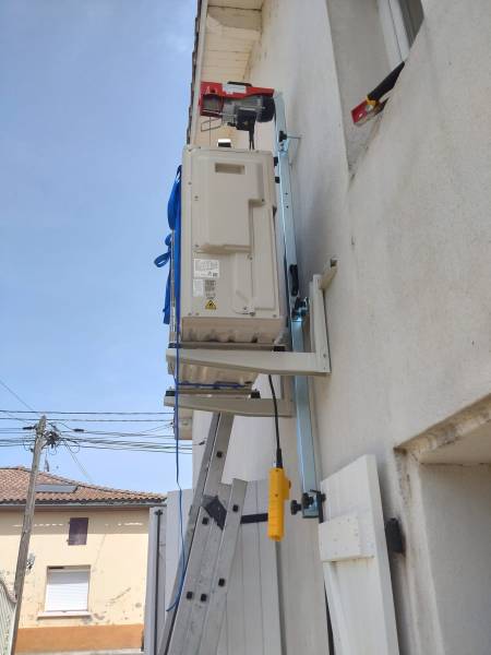 Installation d'une climatisation réversible Mitsubishi pour une maison à Toulouse