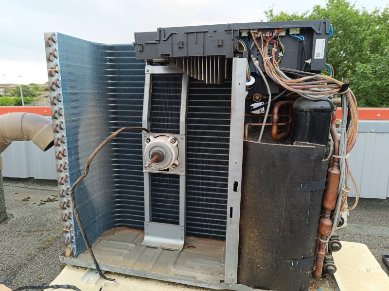 Dépannage d'une climatisation réversible Daikin multisplit de 2015 dans des bureaux d'études aéronautique à Colomiers, proche Toulouse